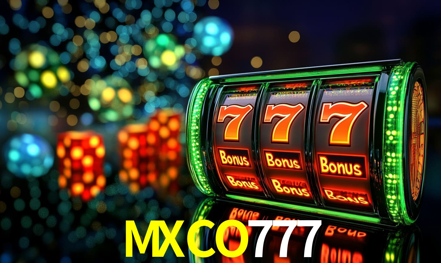 Escena dinámica inspirada en casino con iluminación MXCO777, cartas, fichas e íconos de juegos digitales en un espacio moderno de juegos.