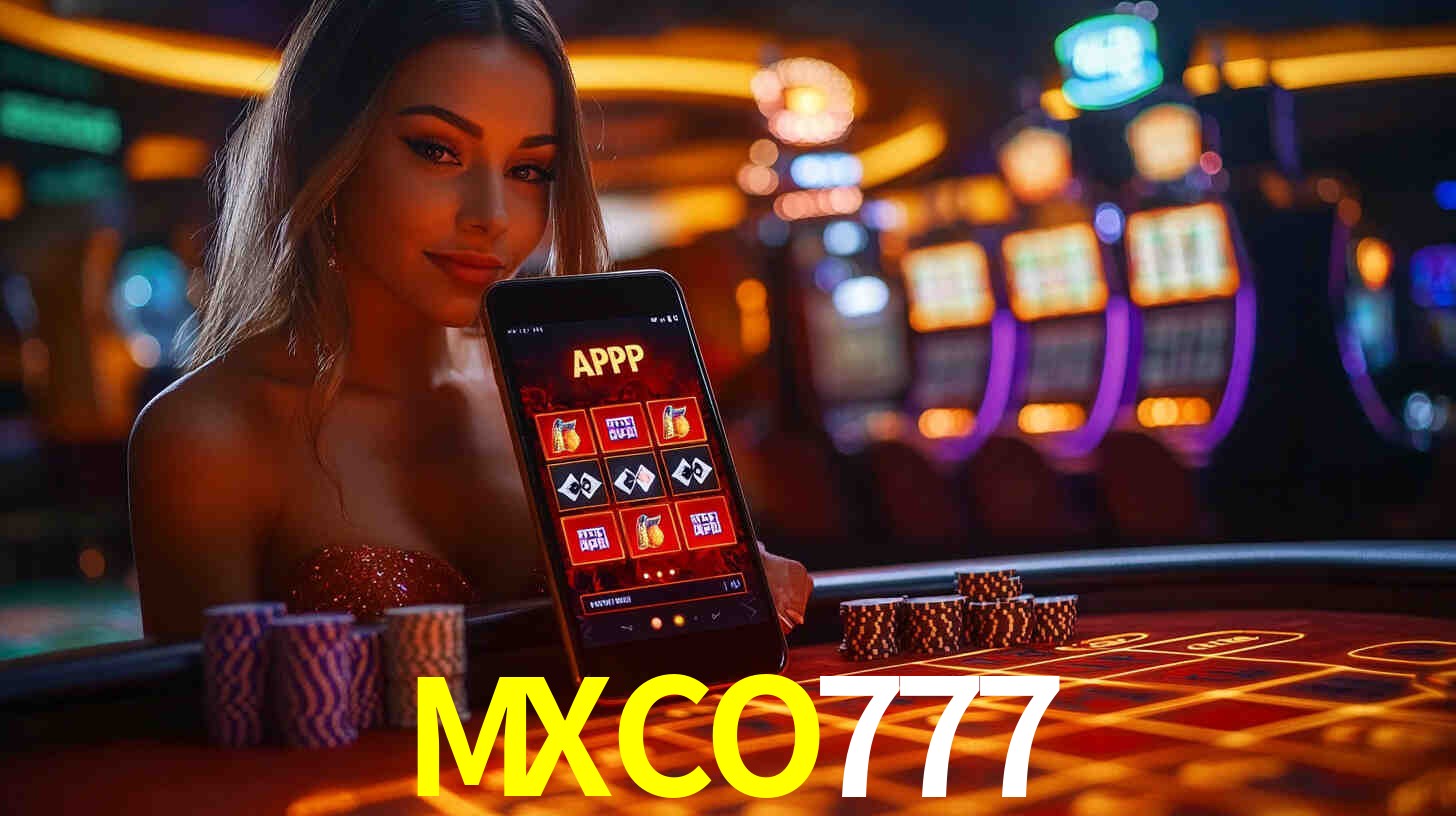 Una escena digital vívida inspirada en casino con MXCO777 mostrado prominentemente, luces brillantes, fichas, cartas y acentos dorados.